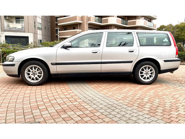 ボルボ V70 2.4 車検付き の中古車詳細 (44,100km, シルバー, 兵庫県