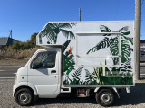 同じ車種での製作例です。販売口の形状や内装などご相談に応じて製作致します。