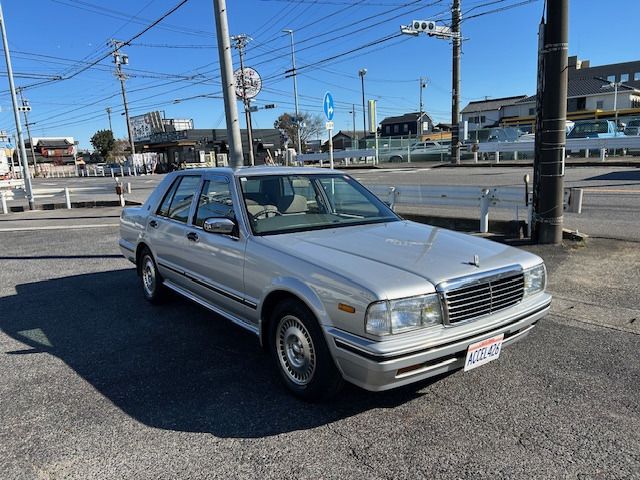 セドリックセダン2.0 スーパーカスタム Gサンルーフ・5速マニュアル・全塗装済