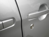 運転席ドア凹みあります。お問い合わせは054-641-6588まで!休日・時間外対応もまずはお問い合わせください!