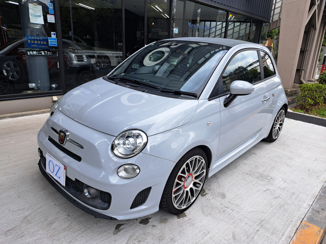 アバルト595Cツーリズモ走行3130キロ 黒革  ナビTVETC