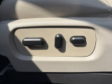 【運転席パワーシート】電動でシートポジションを細かく調整できる便利な機能です!