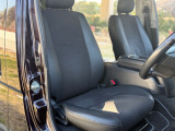 運転席も使用感などすくなくて良い感じ!乗り込むときの優越感ってものも車選びには結構だいじですよ〜。