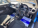 すっきりとしたシンプルな内装の造りは欧州車の魅力!細部にまでこだわり抜かれたデザインが自慢ですので是非じっくりとご覧くださいませ。