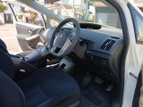 運転席も広々としており、快適にドライブを楽しめますよ〜!!