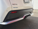 【障害物センサー】車両感覚が掴みにくい狭い駐車場で大活躍!障害物との距離感に合わせて、音で運転者に知らせてくれるとても便利な装備付きです。