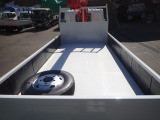 最大積載量:2750kg 荷台寸法:L364&times;W179&times;H38.5 床材:鉄