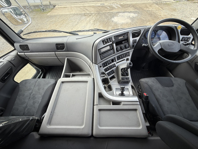 UDトラックス クオン 予備車検付 の中古車詳細 (587,870km, ホワイト