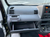 【ダブル保証制度】KRモータースは売って終わりにいたしません。対象車には納車保証と1年間走行無制限保証をほぼ全車標準装備。ご購入車には24ヶ月点検も無料付帯。ご購入後も安心してお乗りください。