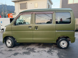 【全車リフレッシュ】隅々までの車内クリーニングに加え、専用装置でタバコやペット臭の脱臭と、細菌・ウィルス・カビの殺菌を実施。ニオイを徹底除去し、清潔にリフレッシュしてご納車します。