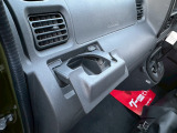 【全車リフレッシュ】隅々までの車内クリーニングに加え、専用装置でタバコやペット臭の脱臭と、細菌・ウィルス・カビの殺菌を実施。ニオイを徹底除去し、清潔にリフレッシュしてご納車します。