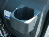 運転席側ドリンクホルダー☆取りやすい位置にあるので使い勝手がいいですよ!