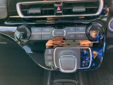 運転席は足元広々です。リラックスして運転できますね。