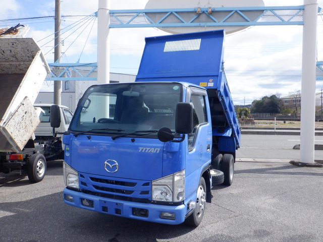 タイタン  全低床強化ダンプ 5MT 3ペダル