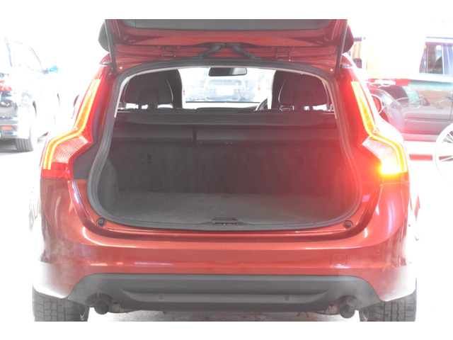 ボルボ V60 T4 車検整備付き黒本革S純ナビBカメラPスタ の中古車詳細