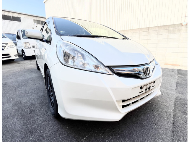 フィットハイブリッド 1.3 シーズ ファインスタイル 
