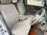 お客様に隅々までご覧頂けるよう展示車両は常に綺麗に仕上げております!お客様のご来店、スタッフ一同笑顔でお待ちしていおります♪