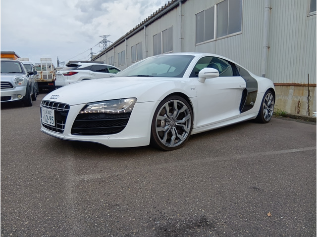 R8 5.2 FSI クワトロ 4WD 