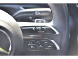 【気持ち良くご納車致します】仕上げ専門スタッフによる、専用ポリッシャーによるボディの磨き仕上げ、ホイール、タイヤハウス内側の清掃、内装の抗菌クリーニング、各部スイッチ、ハンドル、細部の清掃を行います。