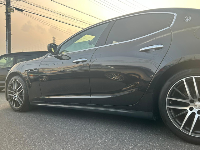 マセラティ ギブリ 3.0 黒革シート クルコン 純正後期ナビ の中古車