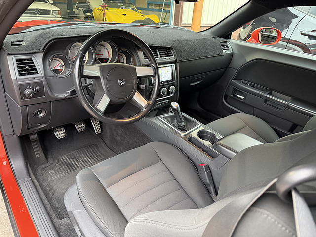 ダッジ チャレンジャー R/T の中古車詳細 (121,900km, オレンジ, 大阪