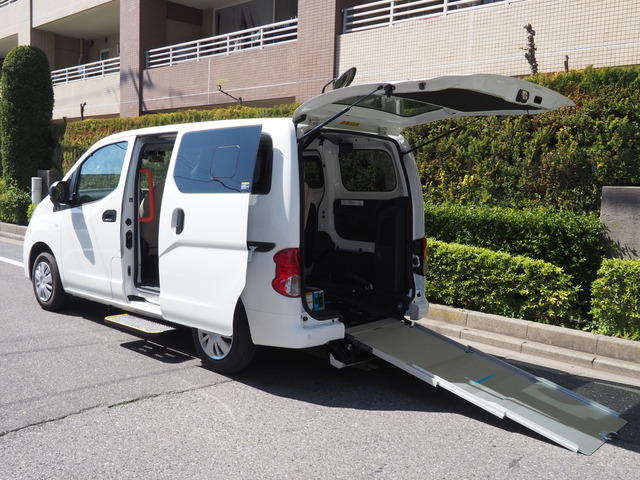 NV200バネットバン 車いす2名 計6名