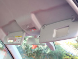 UVカット機能付きガラスや防眩式ルームミラー、運転席&助手席バニティーミラー、ルームランプ[残照機能付]、ラゲッジルームランプ、コートフック、ショッピングフックなど快適装備も充実しております!!