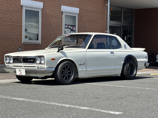 スカイライン 2.0 GT-X 全面白ガラス 車高調 全塗装仕上げ済み