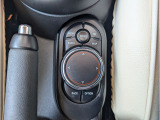 オンボードコンピューターの操作は運転席シート横にあるので操作もし易いです。