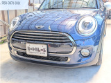 MINIのフロントフェイスは他車にはできないオリジナリティー溢れるデザインとなります。モデルが変わってもMINIらしさは不変です。