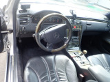 室内年式相応です。乗車定員:5人 走行距離:325,208km ミッション:フロアAT 車検:あり(R9.1.26まで)