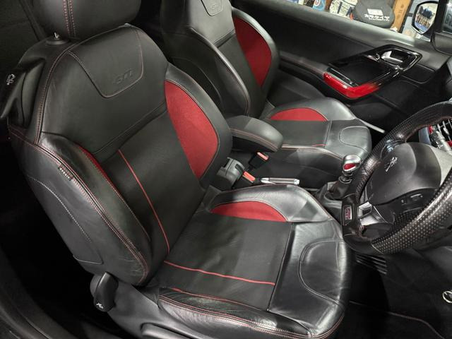 プジョー 208 GTi 6MT 200馬力 ETC 純正ナビ の中古車詳細 (133,000km