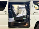 ちなみにハイエースはスーパーGL以上のグレードになると後席クーラー&ヒーターも標準装備!運転席とは独立してオンオフできるから前シーズン快適に過ごせます。