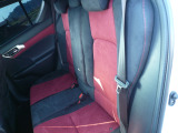 リア席座面使用感少な目で綺麗です☆焦げ穴・シミ・子供用シート取り付け跡はありません!