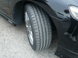 前輪の溝が減っていた為、新品のタイヤに交換しています☆