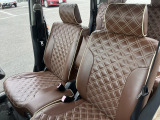 レザー調シートカバーでおしゃれな内装です。