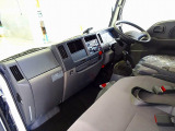 AC PS PW SRS ABS キーレス 左電格ミラー AM/FMラジオ ETC バックモニター ターボ 排気ブレーキ 坂道発進補助装置 アイドリングストップ フォグランプ トラクションコントロール