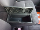 センターアームレストコンソール。