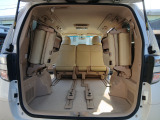 2列目を倒すともっと広々♪大型の荷物も運べます!!