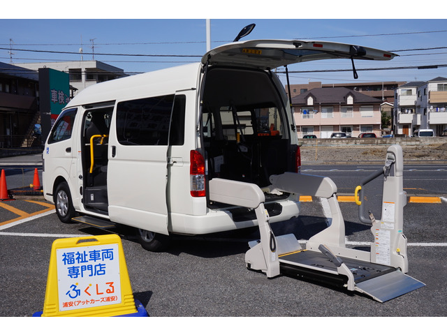 ハイエースバン DX 車いす仕様車Bタイプ（CBF-TRH200K）