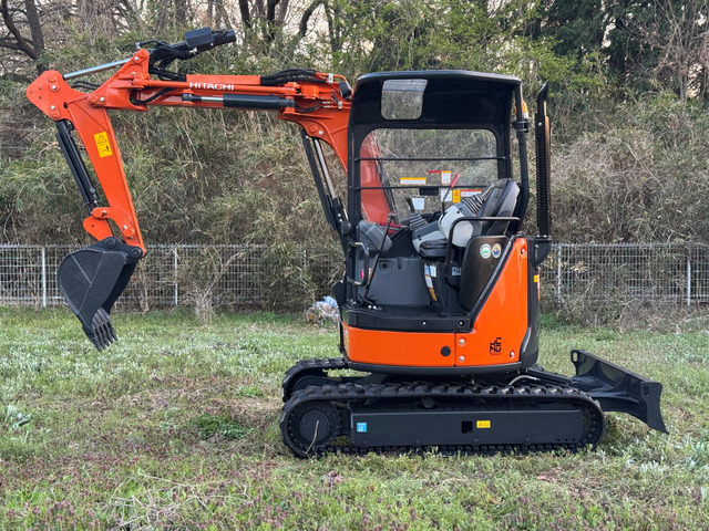 日立 油圧ショベル ZX30UR-5B★241h★3t