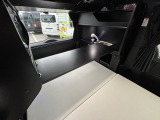ベッド展開時にもテーブルをご使用いただけます!