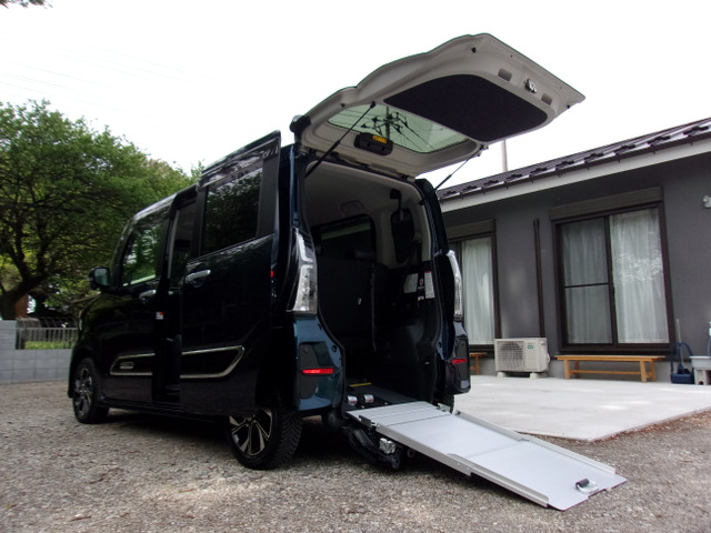 ダイハツ タントカスタム 