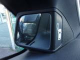 死角が見えるルームミラー。