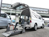 キャラバン 2.5 チェアキャブ D仕様 福祉車いす移動車/電動リフト
