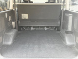 内張はそこそこの使用感なんですが、フロアマットは結構綺麗でいい感じ!清潔には使われていた車体だから、価格的にも結構アリな一台ですよ!