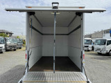 リヤ上下開き仕様!荷室灯の点灯確認済み!