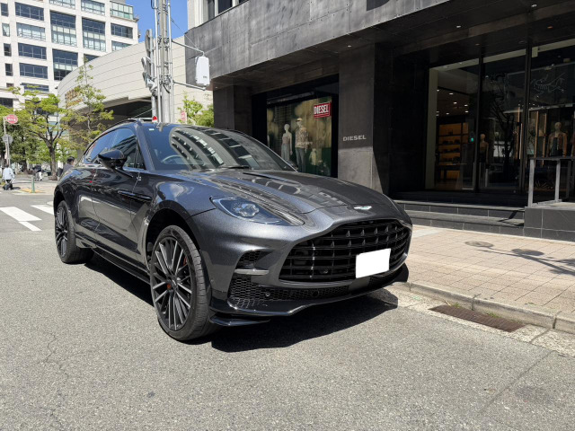 アストンマーティン DBX 