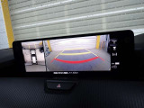 ★360&deg;ビューモニター★4個のカメラから得た画像を車両上方から見下ろしたような映像で表示することで、車と路面の駐車枠の関係を一目で確認できます★