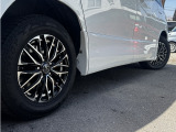 ●アルミホイールを装着しています☆お車を購入される際、ご不明な点があると思いますが、困ったらお気軽にご相談下さい!別途お好みのホイールなどありましたらお申し付けください☆